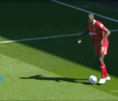 英超官方：凯莱赫放倒佩雷拉非点球，判定双方相撞而非守方犯规